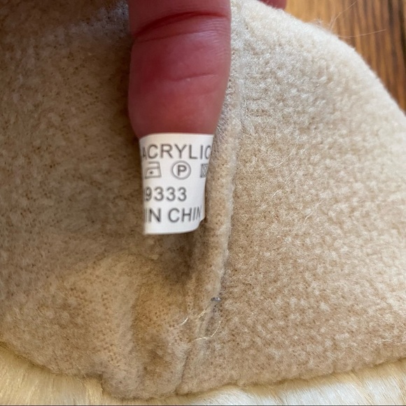 High Desert Gear Winter Cold Weather Knit Pom Pom Ear Flap Beanie Hat Cozy NEW - Picture 6 of 7